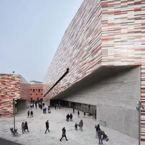 Architektura integracji zamiast gentryfikacji. M9 pokazuje, że nie trzeba burzyć miasta, żeby je zmienić