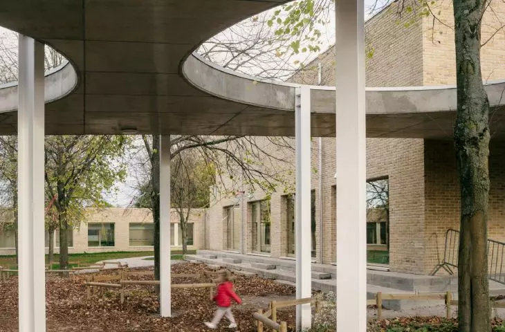 W objęciach architektury. Przedszkole i świetlica w belgijskim Dilbeek