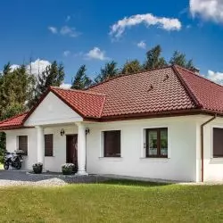 Dach na miarę współczesnego domu – akcesoria wpływające na jakość pokrycia