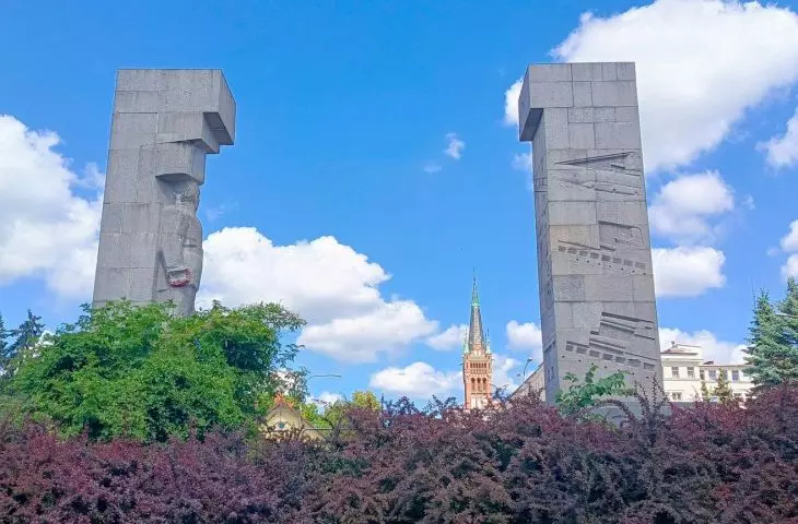 Prezydent Olsztyna chce wyburzyć kontrowersyjny pomnik. „Piła tarczowa nie jest dobrym narzędziem do prowadzenia rozmowy o historii“