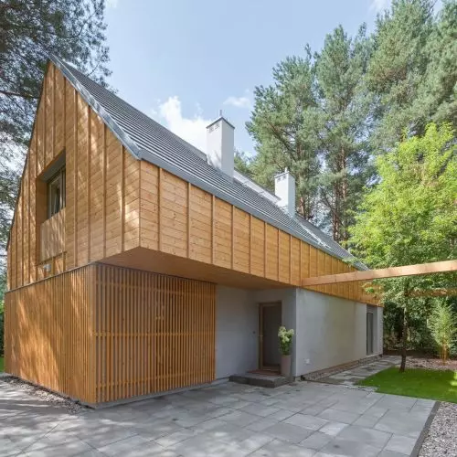 Dom w Potaszach: architektura, która rezygnuje z efekciarstwa