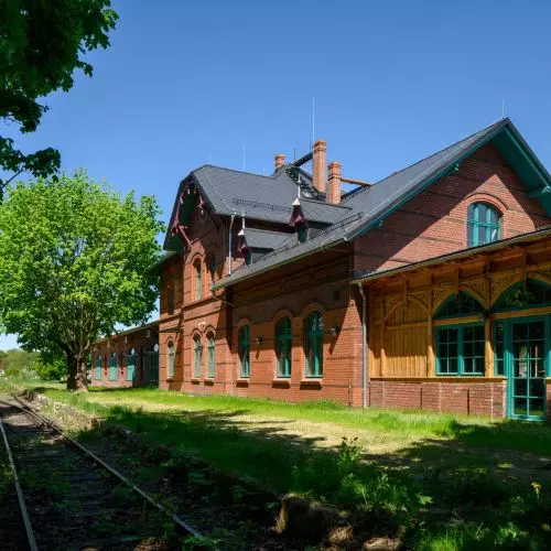 New life for a historic building: the roof of the railway station in Lesna has regained its historic character thanks to Cedral tiles