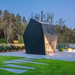 Origami House powstał w przydomowym ogródku