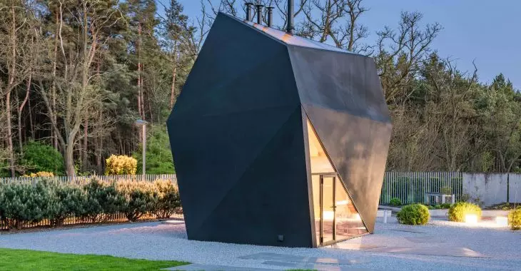 Origami House powstał w przydomowym ogródku