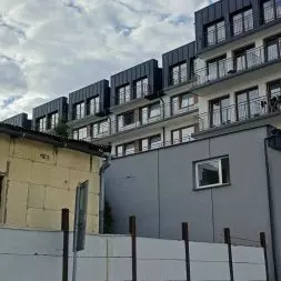 Samowola budowlana przy ulicy Centralnej 57 w Krakowie