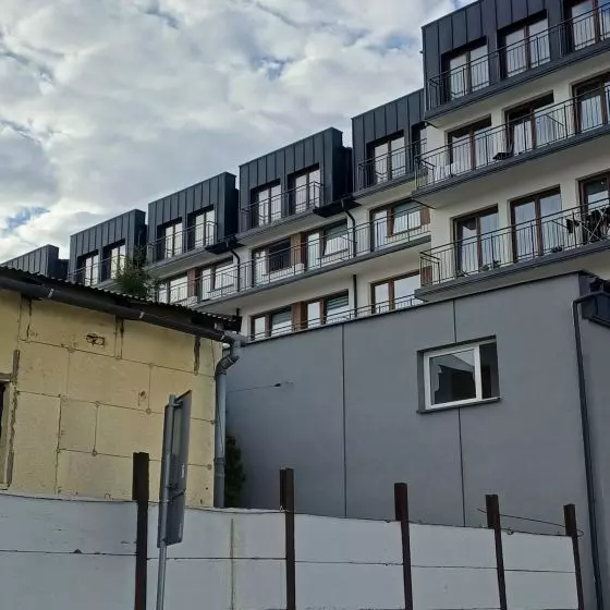 Samowola budowlana przy ulicy Centralnej 57 w Krakowie