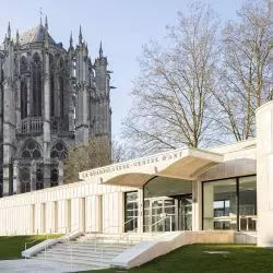 Odnowione centrum sztuki La Quadrilatère w Beauvais, Francja