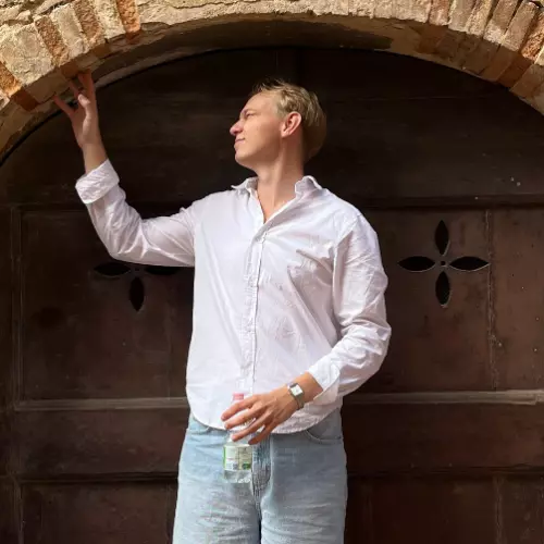 Karol Mitręga o studiach architektonicznych w Kielcach i projektowaniu z misją