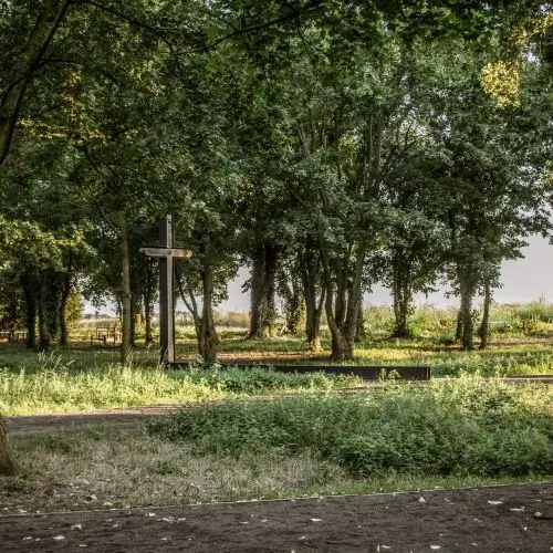 Tutaj sacrum łączy się z profanum. Park Pamięci w Groblicach powstał na terenie przedwojennego cmentarza