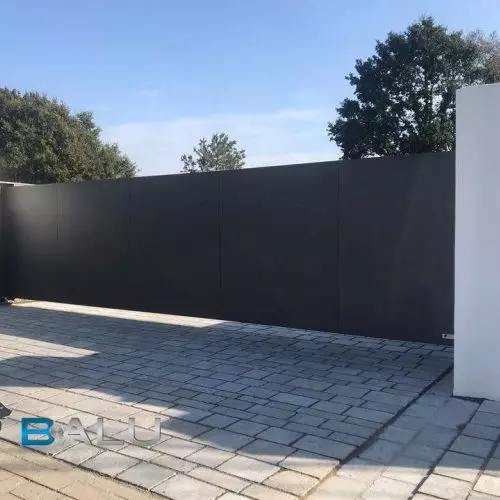 Oryginalne i nowoczesne bramy z aluminium, stali corten i szkła