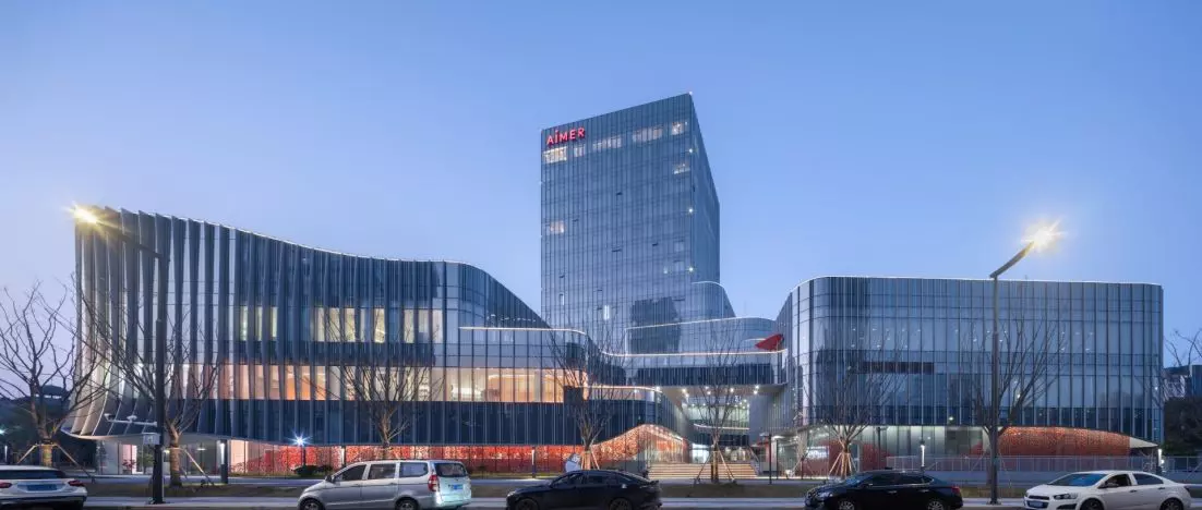 Biurowiec czy show? Hybrydowy kompleks w Chinach, który redefiniuje przestrzeń