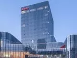 Office building or show? A hybrid complex in China that redefines space