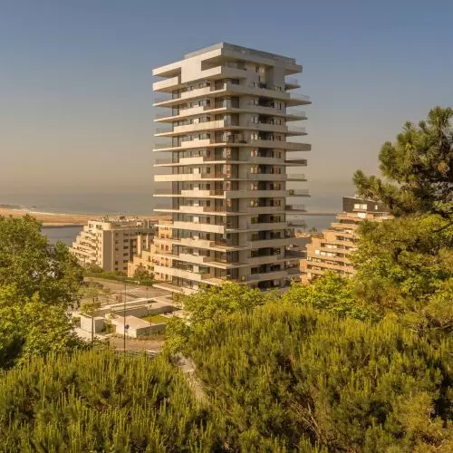 Architektura, która wciąga horyzont – Miramar Tower jako punkt odniesienia Porto