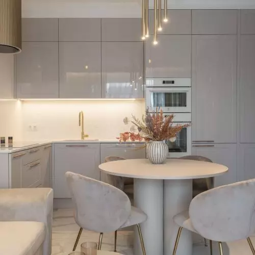 45 m², beige, gold and perfection - an interior that inspires everyone