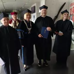 władze uczelni
