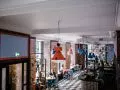 BIG BOOK CAFE to inspirujące miejsce na kulturalnej mapie Warszawy. Stanowi przestrzeń, gdzie w kreatywny sposób ożywiana jest miłość do książek, a życie literackie łączy się ze smakiem pysznej kawy i wegetariańskiej kuchni.