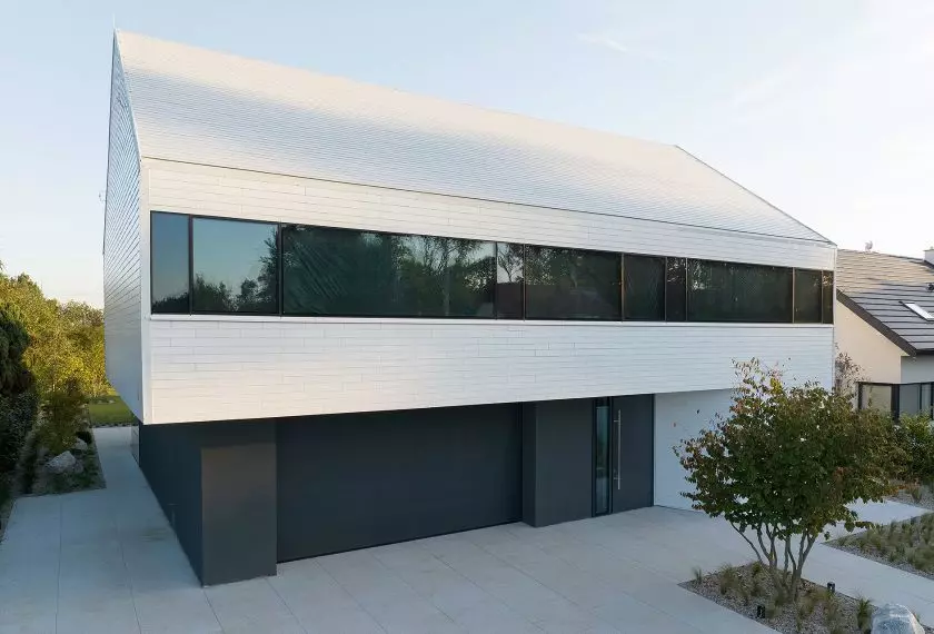 Biała płytka Cedral na elewacji domu jednorodzinnego Projekt 3XA