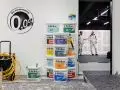 Brillux oznacza swoje produkty specjalnym symbolem na opakowaniach, co ułatwia ich rozpoznanie i zapobiega przypadkowemu mieszaniu z materiałami zawierającymi środki konserwujące