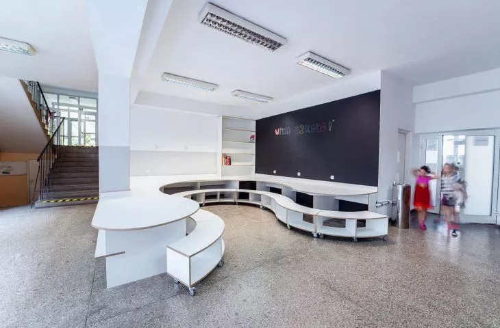 Gdy w projektowaniu pomagają dzieci – przebudowa wnętrza szkoły. Projekt Atelier Starzak Strebicki