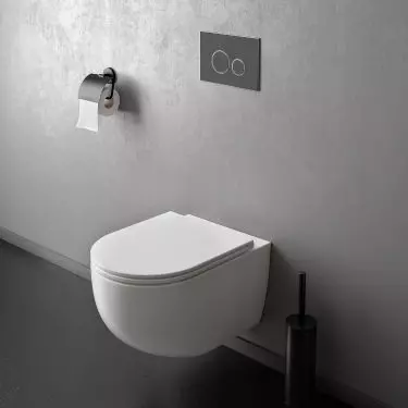 Ksuro 01 – miska WC wisząca Pure Edge z powłoką Intelligent Coat z deską wolnoopadającą biały (22801000) Ksuro 01 – uchwyt na papier toaletowy ścienny chrom błyszczący (41001010)