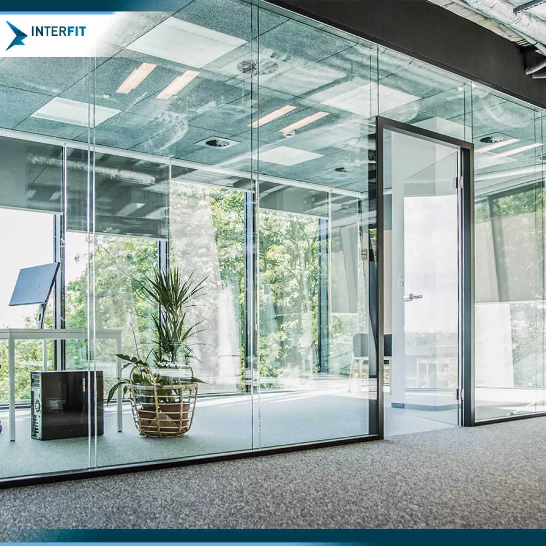 Zawiasy hydrauliczne Biloba EVO i ościeżnica GSW Office