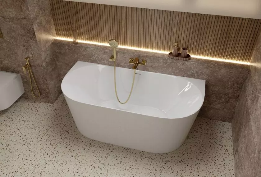 Miska wisząca Versoni 3.0, przycisk do stelaża Lav 200.4.5 Brushed Gold, bateria bidetowa podtynkowa Spark Brushed Gold, wanna przyścienna Caldera Slim, bateria wannowo-prysznicowa Spark z uchwytem punktowym Brushed Gold