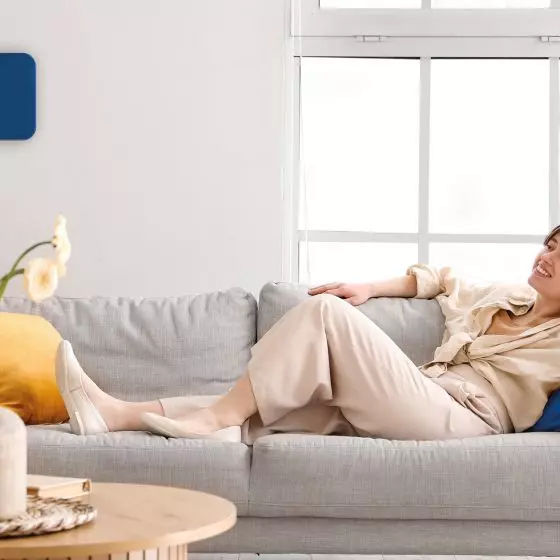 Przykład montażu urządzenia Vento InHome Wi-Fi z nakładką tekstylną Navy Blue