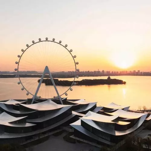 Chińskie ogrody w wersji XXL. Suzhou MoCA — nowe muzeum nad brzegiem jeziora