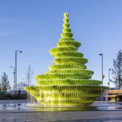 4-metrowa rzeźba NEON w Londynie