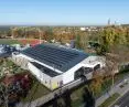Nowoczesna architektura centrów sportowych. Elewacja hali sportowej OSW „Czarna Góra” w Olkuszu z włókno-cementowymi deskami Cedral