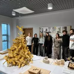 Instalacja „Choinka HAUZ07 2025”