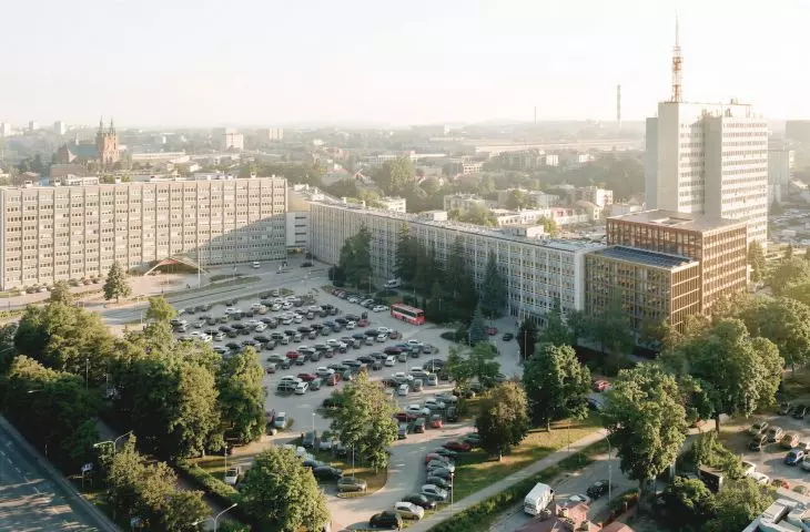 Konkurs na opracowanie koncepcji architektoniczno-urbanistycznej rozbudowy budynku Urzędu Marszałkowskiego Województwa Świętokrzyskiego w Kielcach przy alei IX Wieków Kielc