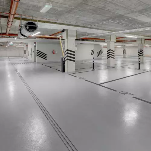 Posadzki Deckshield na parkingu 6. etapu osiedla Nova Viva Garden od Grupy Victoria Dom