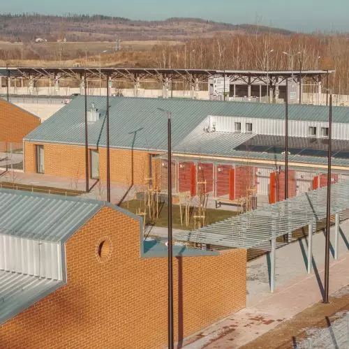 „Schroniska dla zwierząt nie powinny istnieć” – a jeśli już, to niech traktują potrzeby czworonogów właśnie tak, jak nowe schronisko w Wałbrzychu
