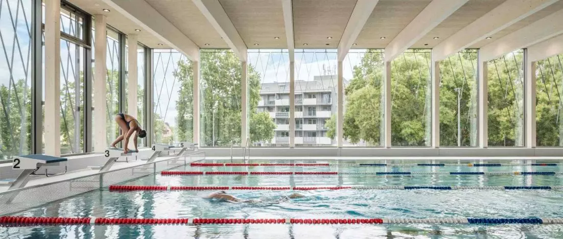 Shortlista Nagrody Miesa van der Rohe 2026 – zaczynamy od Austrii i basenu w Wiedniu