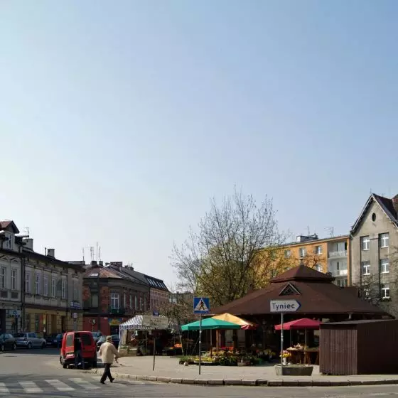 Budowa apartamentowca na Rynku Dębnickim wstrzymana