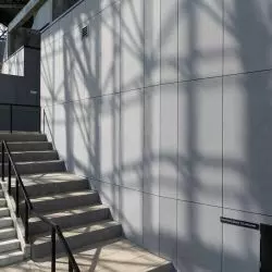 Case study: Fasady wentylowane EQUITONE na Stadionie Miejskim w Szczecinie – trwałość, design i odporność na intensywną eksploatację
