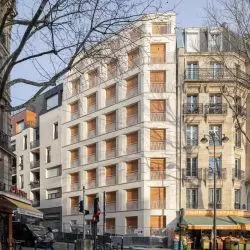 Blok mieszkaniowy przy 18 Rue Pradier w Paryżu