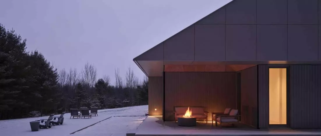 Ridge House w kanadyjskim Hrabstwie Grey: dom z ukrytym ogrodem, który stapia się z krajobrazem