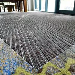 Wycieraczka z brązowym wkładem tekstylnym – Hotel Lenart, Polska