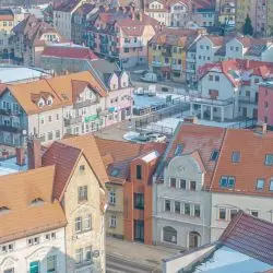 Wąska kamienica na ulicy Łokietka w Bolesławcu