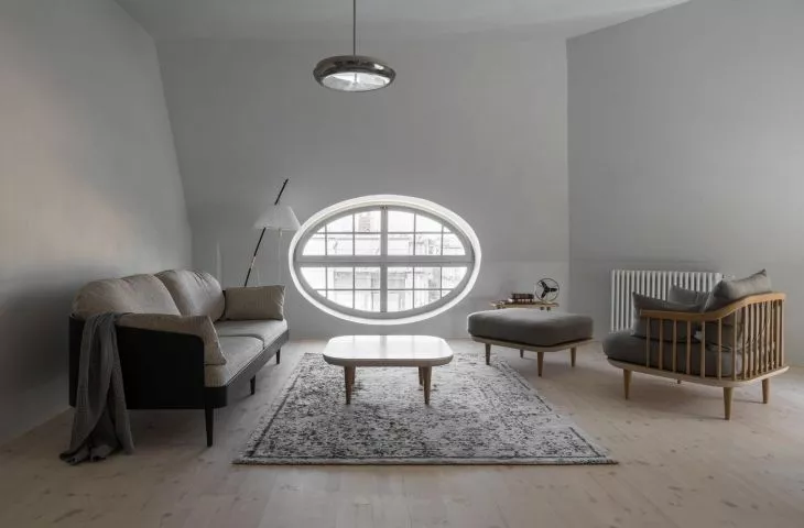 Na poddaszu w Krakowie – apartament w kamienicy z 1911 roku projektu studia Loft Kolasiński