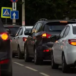 Ile miejsca zajmują samochody w naszych miastach?
