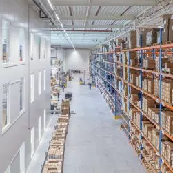 Oprawy TRILUX E-Line Pro i Fidesca dla budownictwa przemysłowego