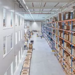 Oprawy TRILUX E-Line Pro i Fidesca dla budownictwa przemysłowego