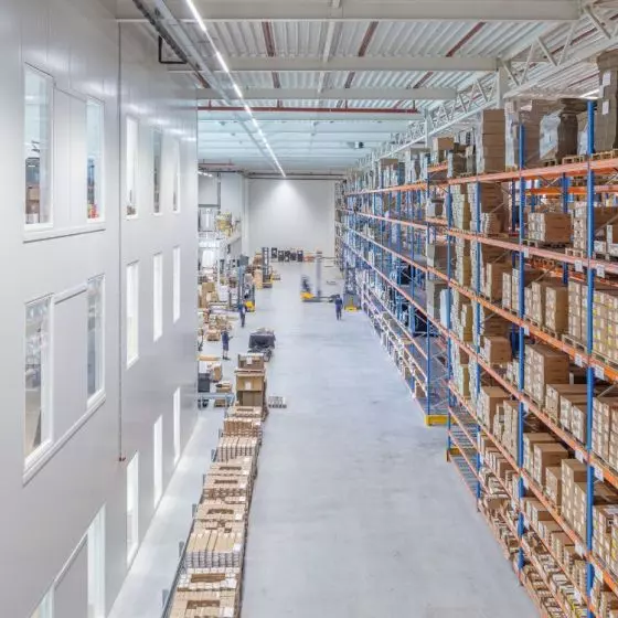 Oprawy TRILUX E-Line Pro i Fidesca dla budownictwa przemysłowego