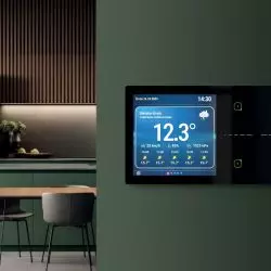 CP-04S. Nowoczesny 4-calowy panel dotykowy to intuicyjne centrum sterowania inteligentnym domem lub automatyką budynkową. Wyposażony w ekran dotykowy oraz 4 programowalne przyciski, zapewnia szybki i wygodny dostęp do najczęściej używanych funkcji.