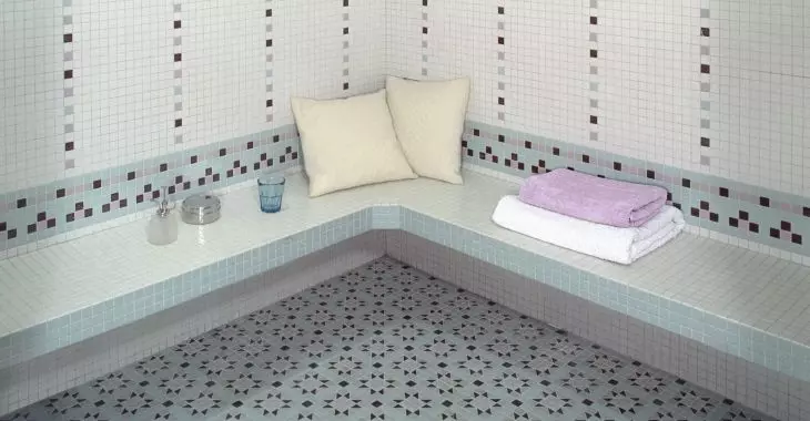 Sauna wyłożona mozaiką ceramiczną Emaux de Briare