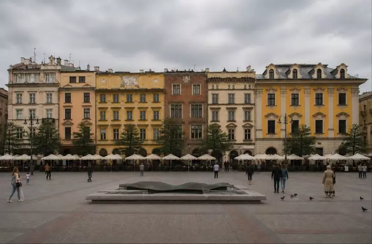 Konkurs jednoetapowy na opracowanie koncepcji formy architektoniczno-rzeźbiarskiej oraz realizację przebudowy fontanny na Rynku Głównym w Krakowie