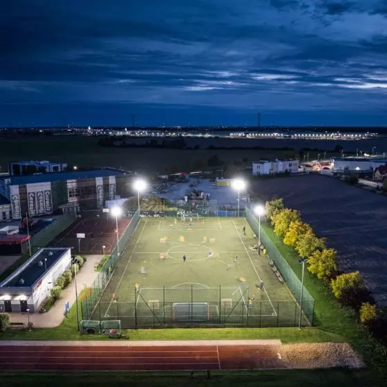 Modernizacja oświetlenia obiektu sportowego w Skórzewie